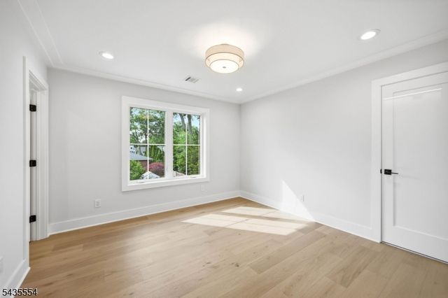 221 Delaware St, Westfield Town, NJ 07090