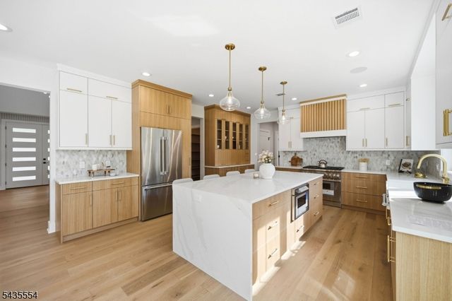 221 Delaware St, Westfield Town, NJ 07090