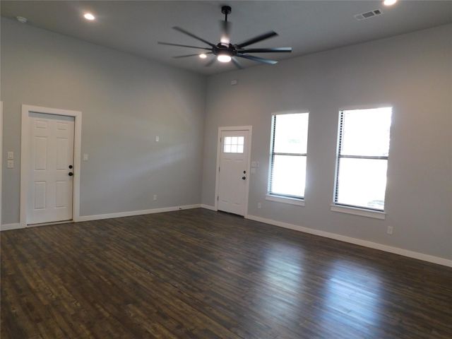 207 Laurel LN, Spicewood, TX 78669