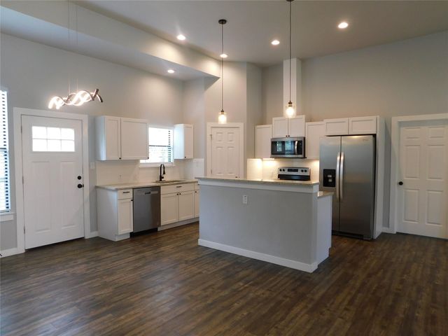 207 Laurel LN, Spicewood, TX 78669