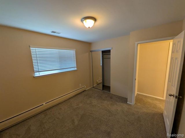 2405-E Torquay Ave Apt 214, Royal Oak, MI 48073