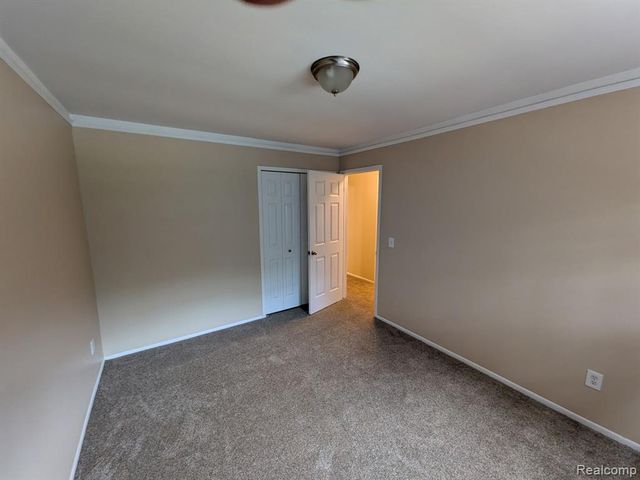 2405-E Torquay Ave Apt 214, Royal Oak, MI 48073
