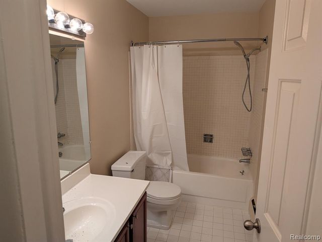 2405-E Torquay Ave Apt 214, Royal Oak, MI 48073