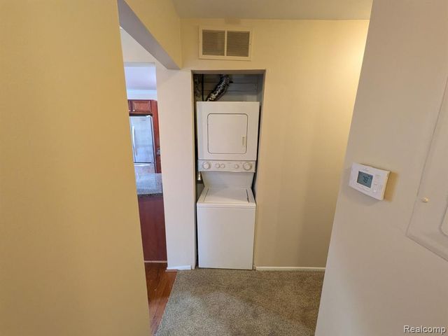 2405-E Torquay Ave Apt 214, Royal Oak, MI 48073