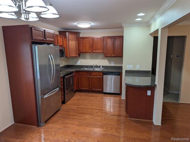 2405-E Torquay Ave Apt 214, Royal Oak, MI 48073