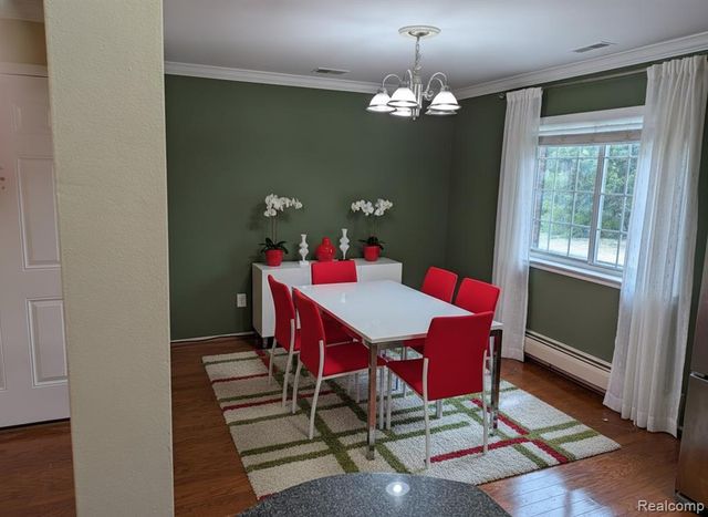 2405-E Torquay Ave Apt 214, Royal Oak, MI 48073
