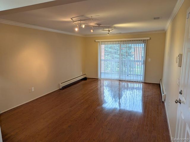 2405-E Torquay Ave Apt 214, Royal Oak, MI 48073