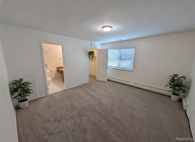 2405-E Torquay Ave Apt 214, Royal Oak, MI 48073
