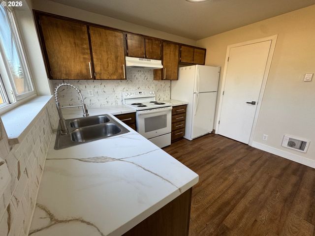 19901 Sw MEADOWBROOK Ct, Beaverton, OR 97078