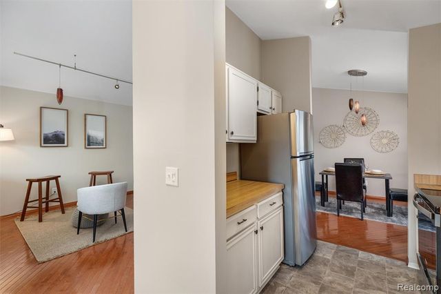 21384 E Glen Haven Circle, Northville, MI 48167