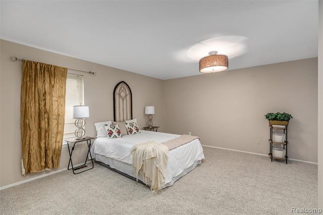 21384 E Glen Haven Circle, Northville, MI 48167