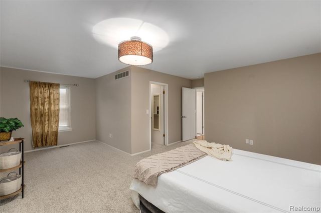 21384 E Glen Haven Circle, Northville, MI 48167