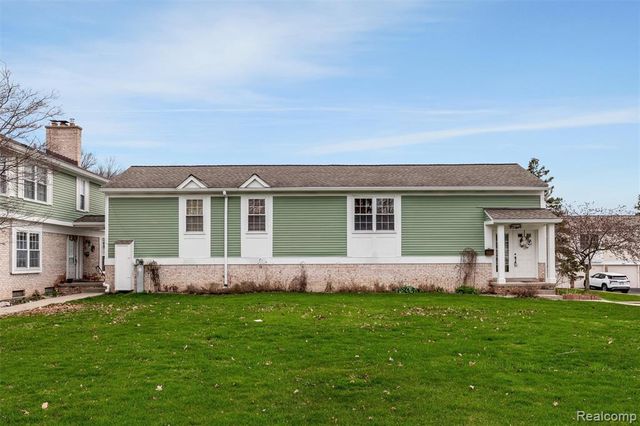 21384 E Glen Haven Circle, Northville, MI 48167