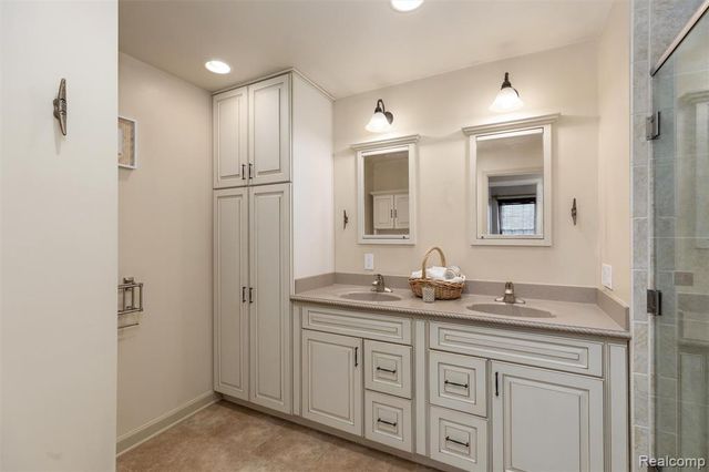 21384 E Glen Haven Circle, Northville, MI 48167