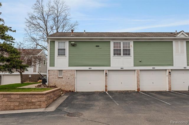 21384 E Glen Haven Circle, Northville, MI 48167