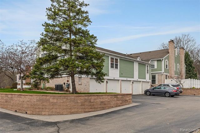 21384 E Glen Haven Circle, Northville, MI 48167