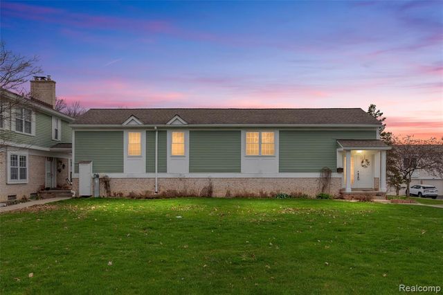 21384 E Glen Haven Circle, Northville, MI 48167