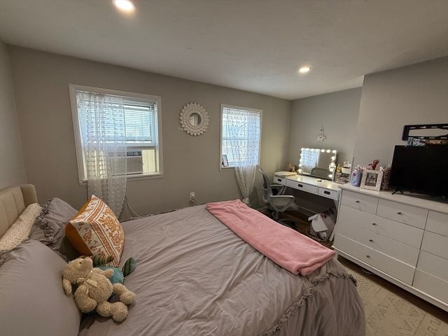 281 Bowen 2, Boston, MA 02127