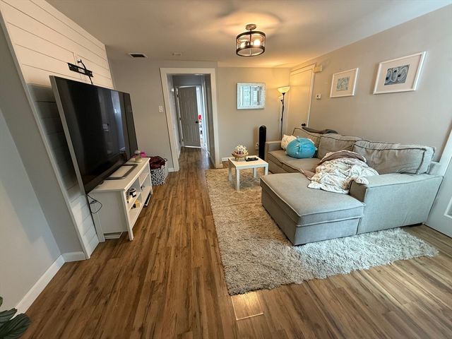 281 Bowen 2, Boston, MA 02127
