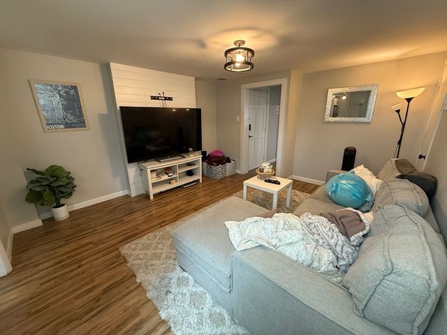 281 Bowen 2, Boston, MA 02127