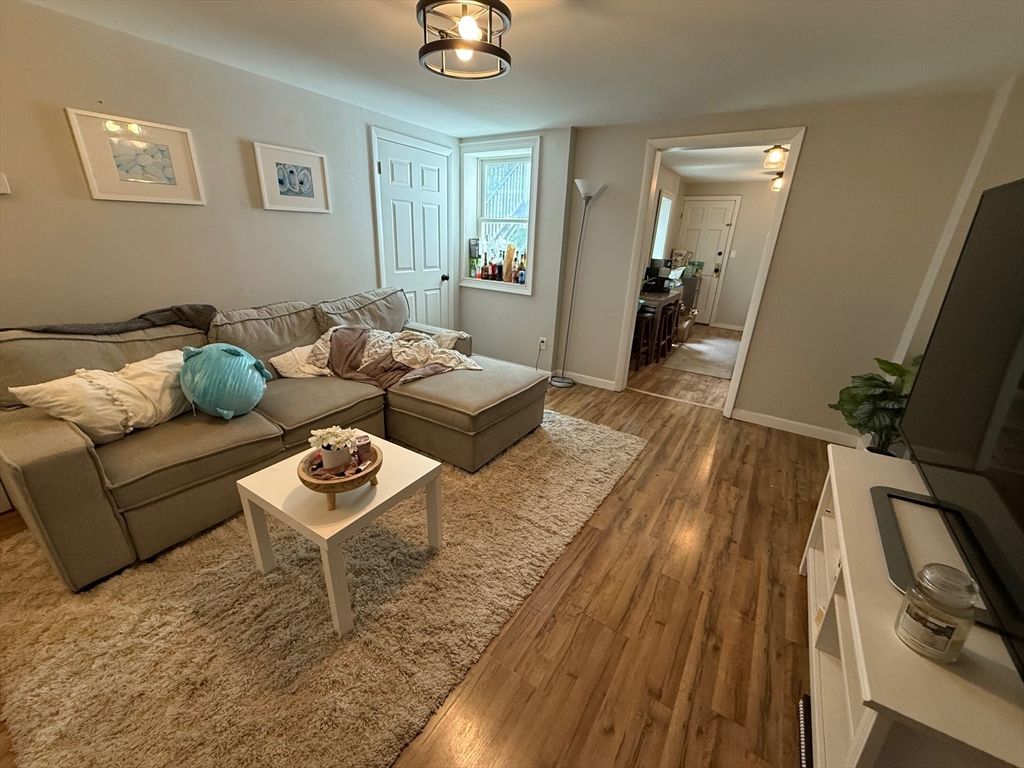 281 Bowen 2, Boston, MA 02127