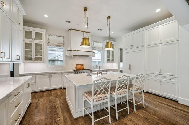 6231 Briar Rose Drive, Houston, TX 77057