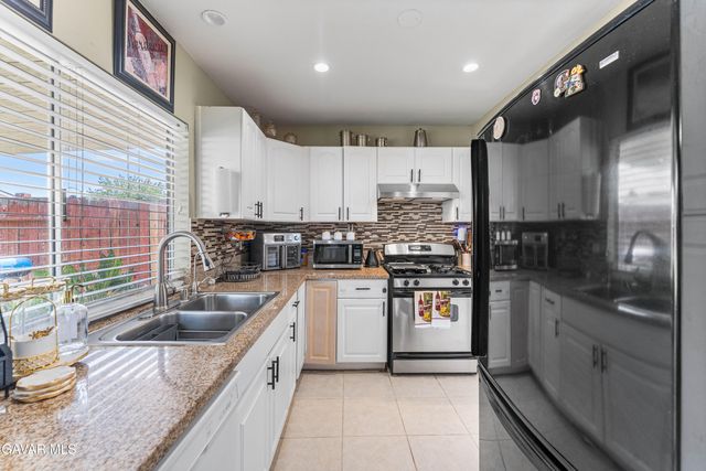 44202 E 4th Street, Lancaster, CA 93535