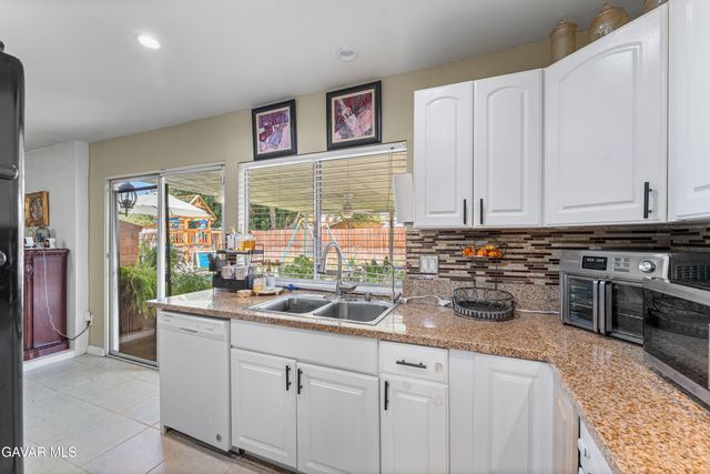 44202 E 4th Street, Lancaster, CA 93535
