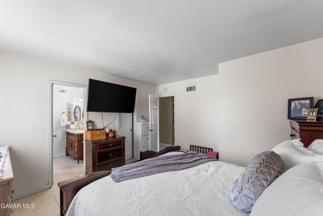 44202 E 4th Street, Lancaster, CA 93535