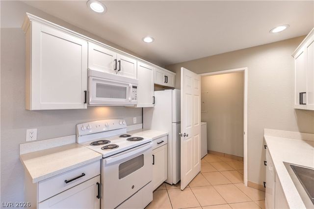 221 Mission Catalina Lane 101, Las Vegas, NV 89107