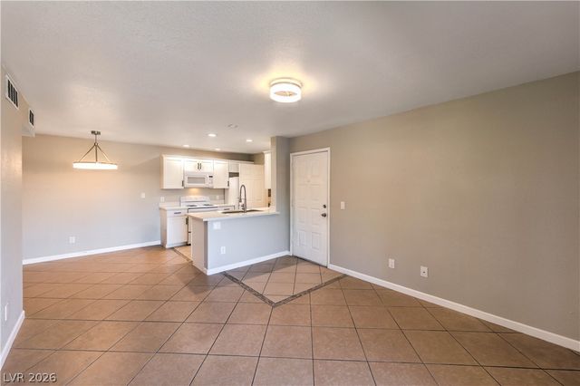221 Mission Catalina Lane 101, Las Vegas, NV 89107