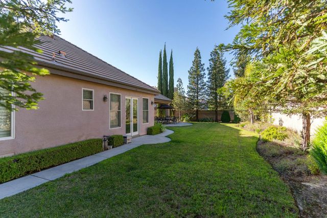 10788 N Golden Eagle Drive, Fresno, CA 93730