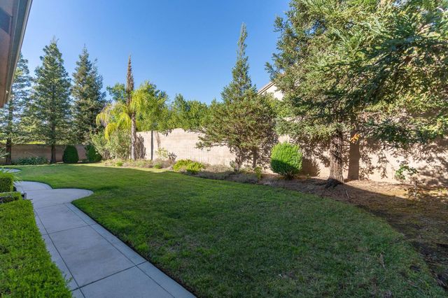10788 N Golden Eagle Drive, Fresno, CA 93730
