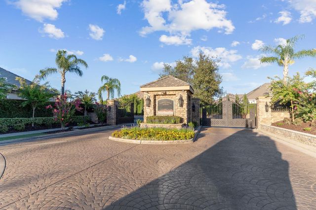 10788 N Golden Eagle Drive, Fresno, CA 93730