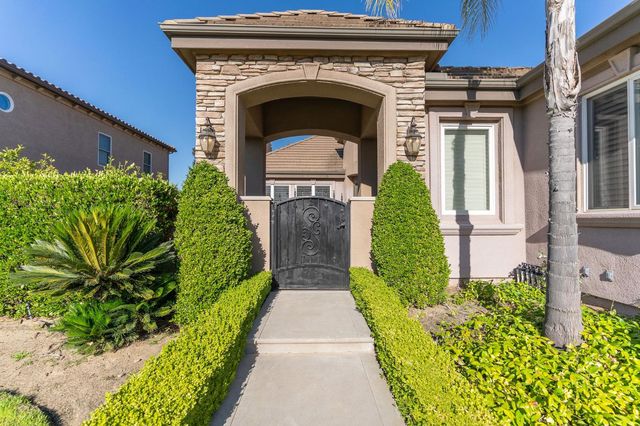 10788 N Golden Eagle Drive, Fresno, CA 93730
