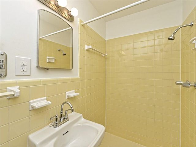 8511 Burrell DR, Austin, TX 78757