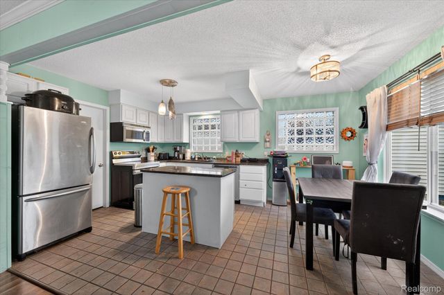 433 Walnut Drive, East China Township, MI 48054