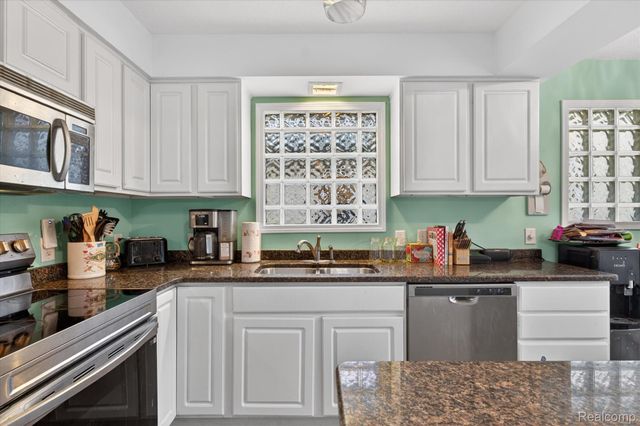 433 Walnut Drive, East China Township, MI 48054