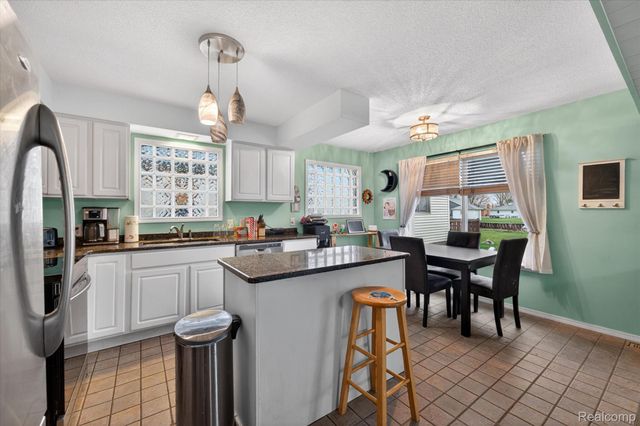 433 Walnut Drive, East China Township, MI 48054