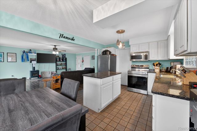 433 Walnut Drive, East China Township, MI 48054