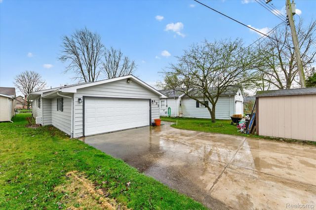 433 Walnut Drive, East China Township, MI 48054