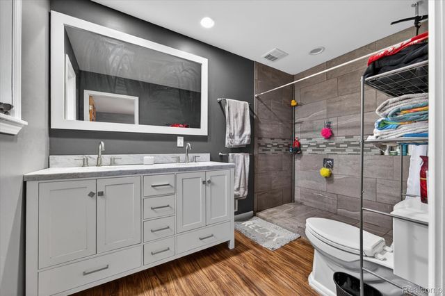 433 Walnut Drive, East China Township, MI 48054