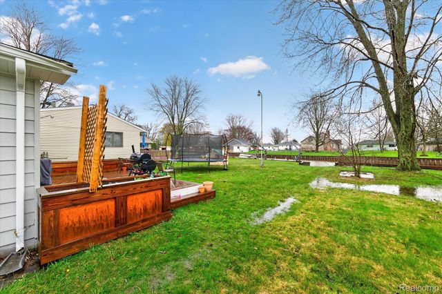433 Walnut Drive, East China Township, MI 48054