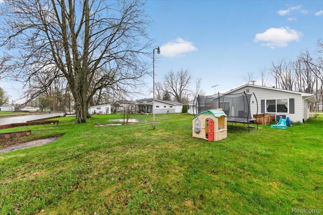 433 Walnut Drive, East China Township, MI 48054