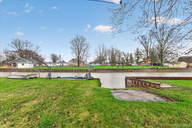 433 Walnut Drive, East China Township, MI 48054