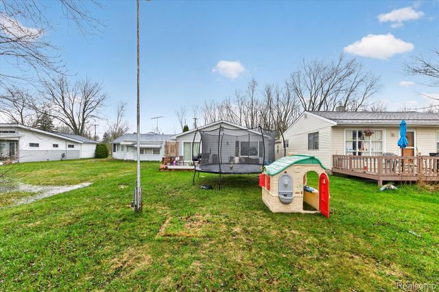 433 Walnut Drive, East China Township, MI 48054