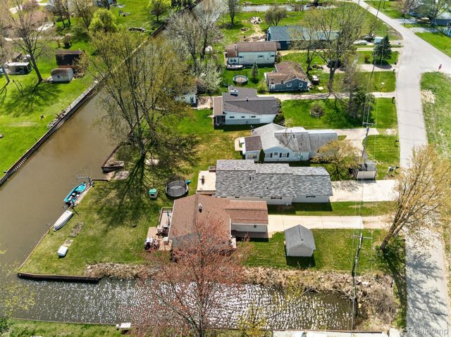433 Walnut Drive, East China Township, MI 48054