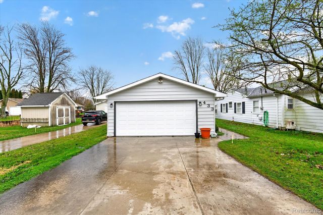 433 Walnut Drive, East China Township, MI 48054