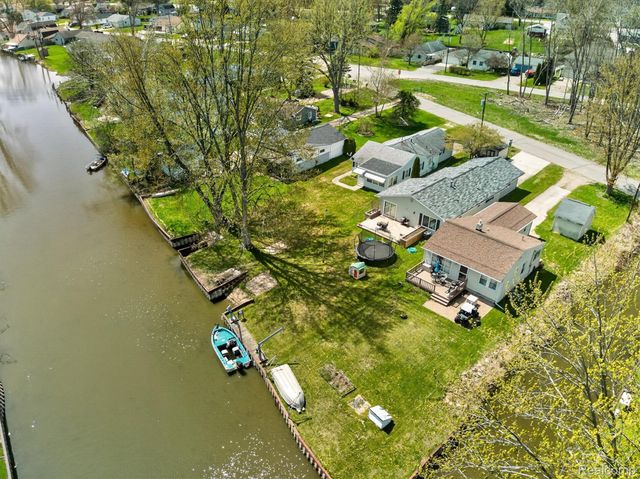 433 Walnut Drive, East China Township, MI 48054