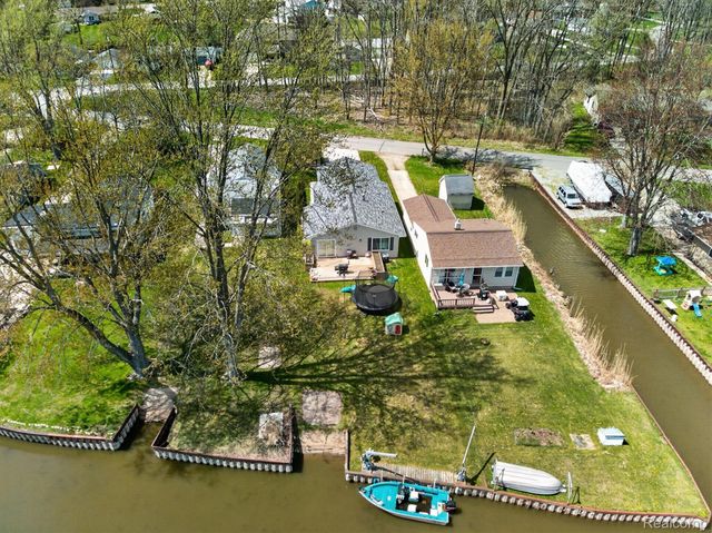 433 Walnut Drive, East China Township, MI 48054